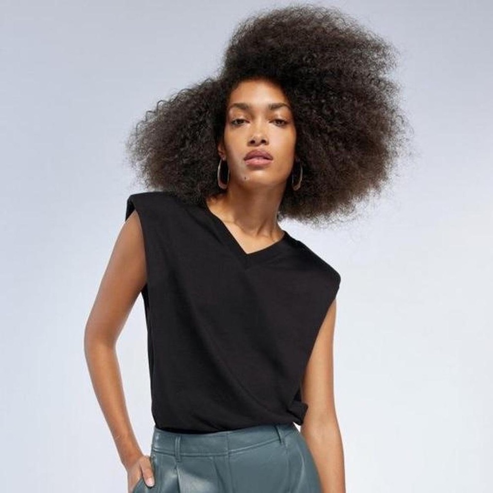 babaton shoulder pad v neck t shirt in black